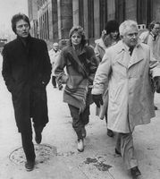 Christopher Walken, Susan Sarandon, and Norman Mailer outside the trial of Jack Henry Abbott, 1982. Credit: David Handschuh.