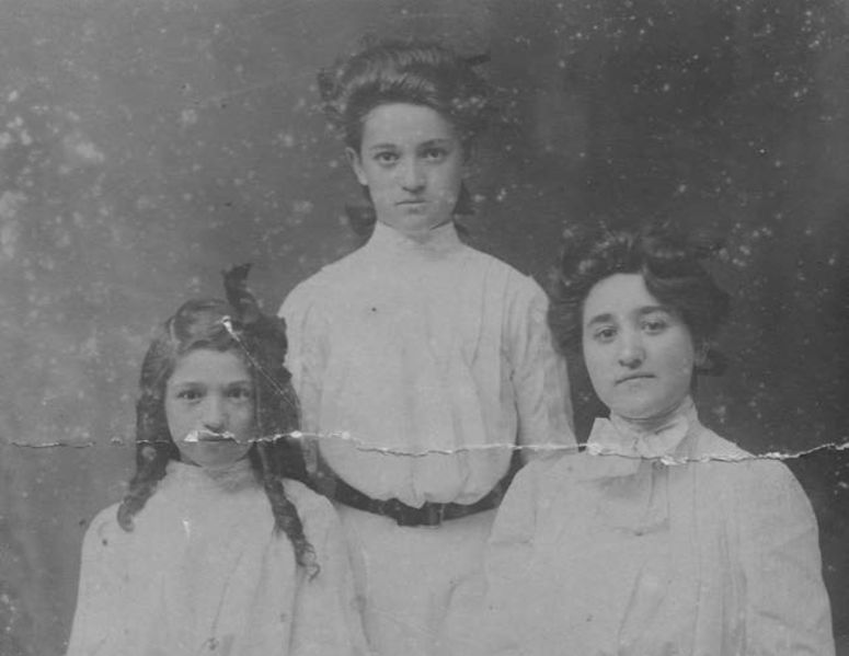 File:Mother, Rose and Jennie, c. 1900.jpg